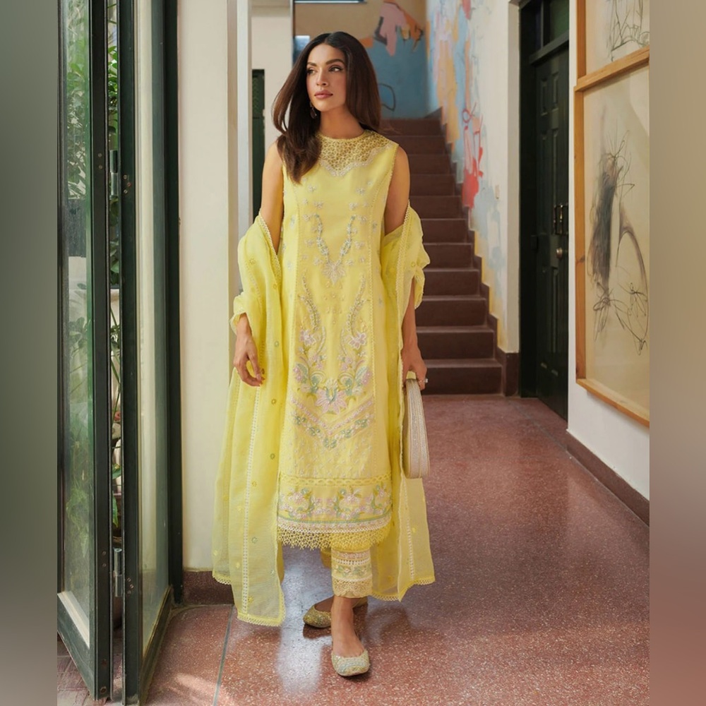 COPY - Faiza Saqlain 3 Piece - WITH sleeves